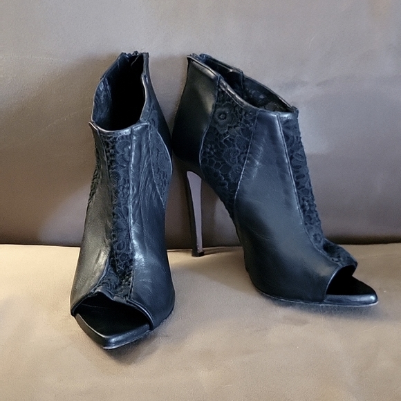 Black booties - Picture 1 of 9